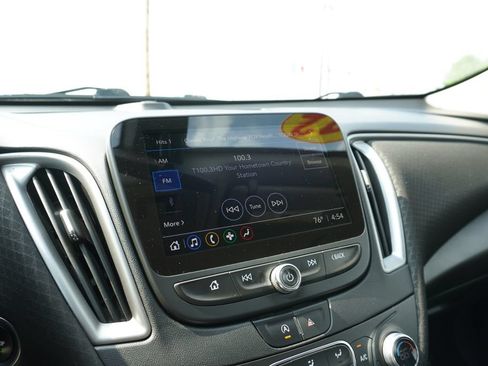 Used 2022 Chevrolet Malibu LT FWD image 16