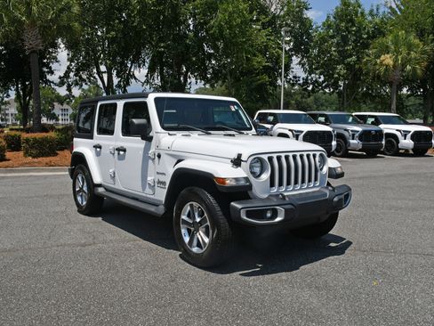 Used 2021 Jeep Wrangler Unlimited Sahara AWD/4WD image 6