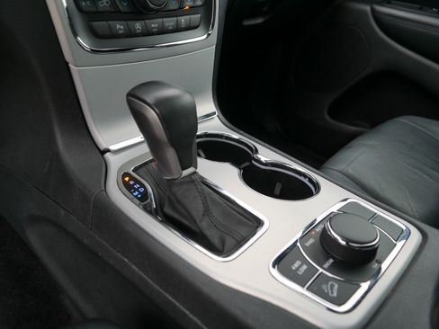 Used 2018 Jeep Grand Cherokee Limited image 24