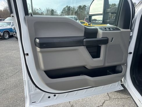 Used 2021 Ford F250 XL w/ Power Equipment Group image 21