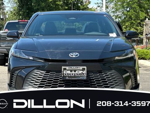 Used 2025 Toyota Camry SE FWD image 9