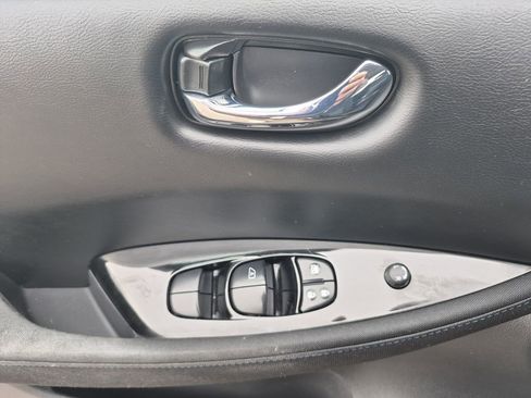Used 2019 Nissan Leaf SV w/ SV Technology Package image 8