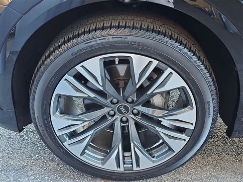 Used 2025 Audi Q8 Premium Plus image 12