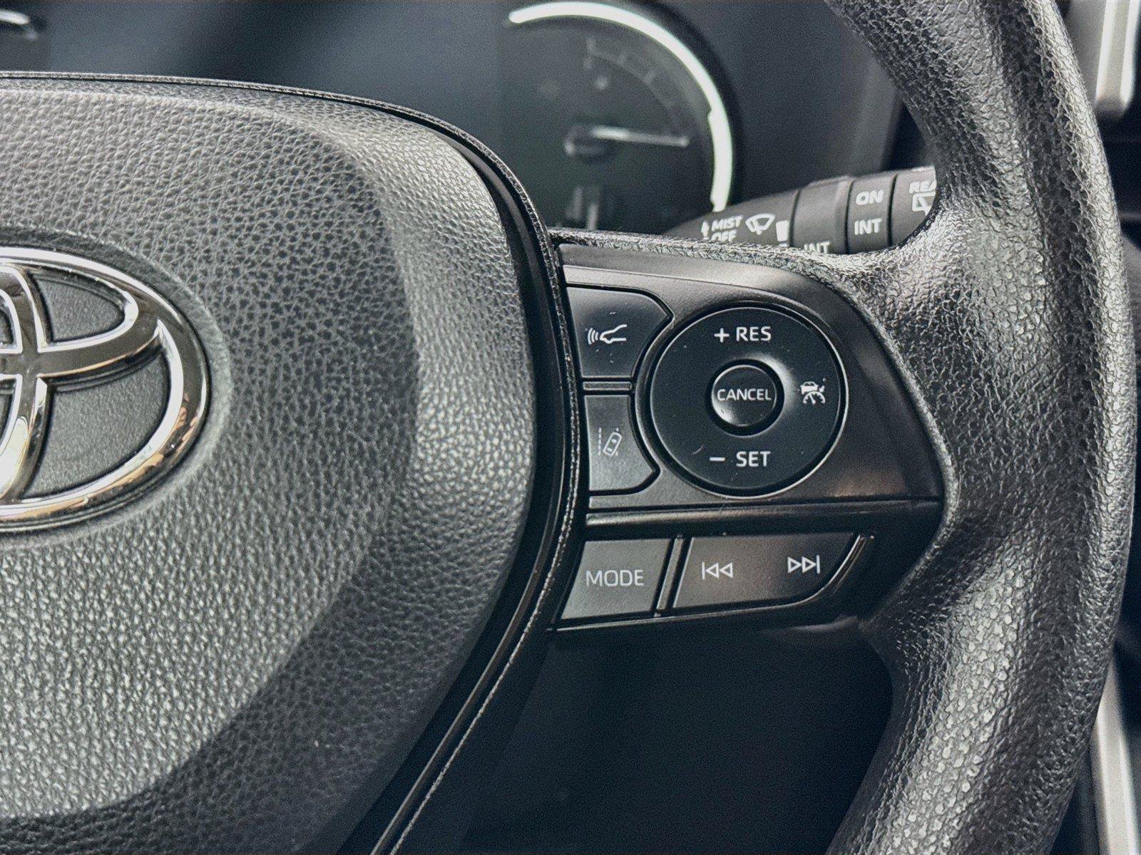 Certified 2025 Toyota RAV4 XLE FWD image 18