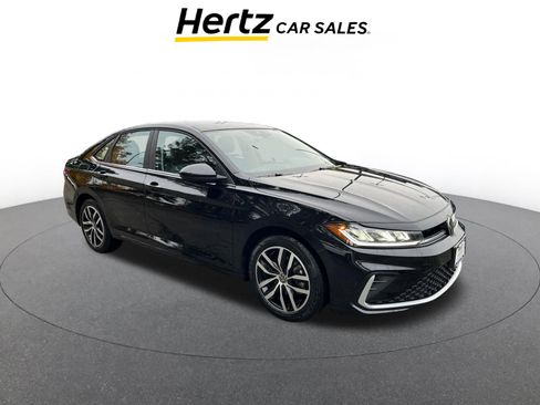 Used 2025 Volkswagen Jetta SE image 1