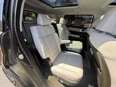 Used 2025 Hyundai Santa Fe Calligraphy image 21