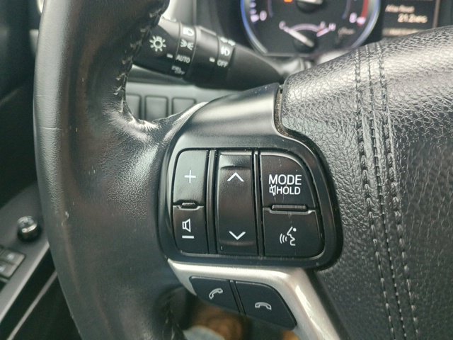 Used 2017 Toyota Highlander XLE AWD/4WD image 29