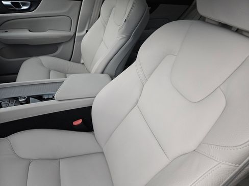 Certified 2024 Volvo V60 B5 Cross Country Plus image 12