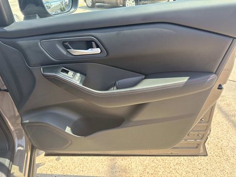 Used 2025 Nissan Rogue SV image 13