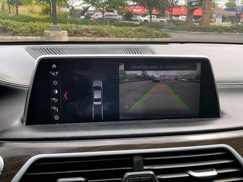 Used 2018 BMW 750i xDrive AWD/4WD image 27