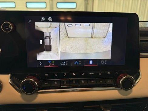 Used 2024 GMC Canyon AT4X AWD/4WD image 14