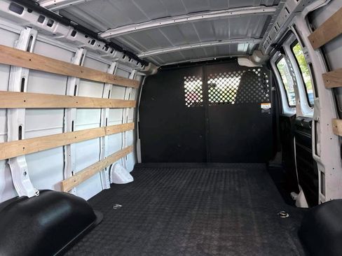 Used 2023 GMC Savana 2500 image 8