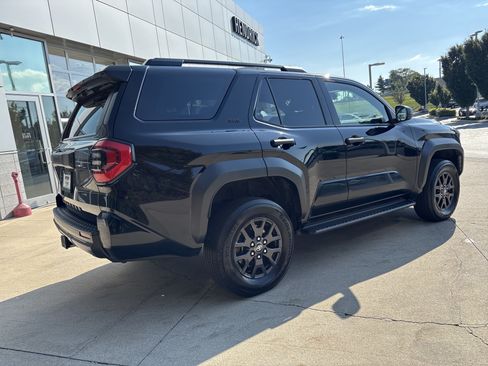 Used 2025 Toyota 4Runner SR5 AWD/4WD image 7
