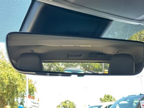 Used 2022 Toyota Highlander XLE AWD/4WD image 26