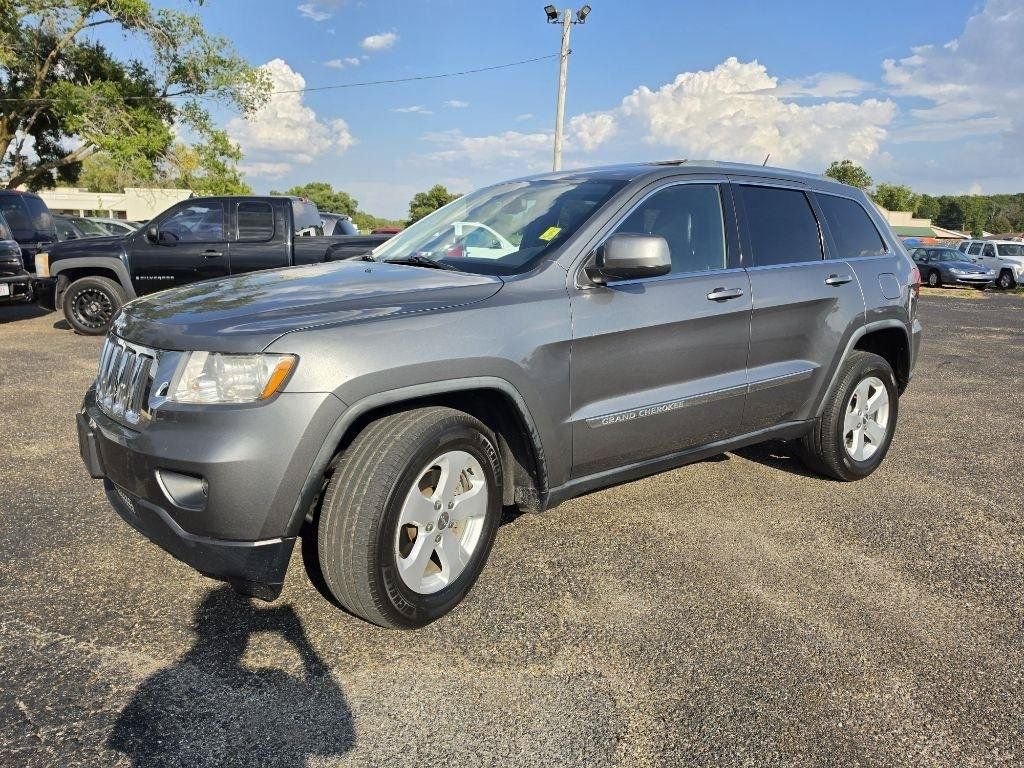Used 2012 Jeep Grand Cherokee Laredo AWD/4WD image 9
