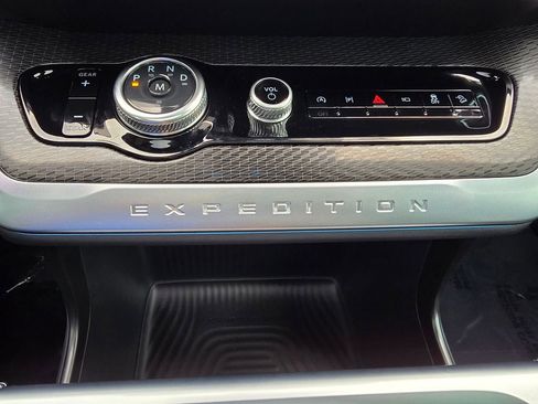 New 2025 Ford Expedition Platinum w/ Stealth Appearance Package image 38