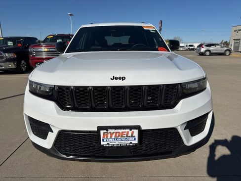 Certified 2024 Jeep Grand Cherokee Altitude image 25