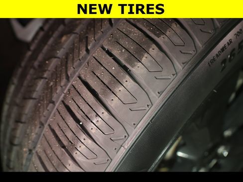 Used 2023 Jeep Grand Cherokee Limited w/ Black Appearance Package image 7