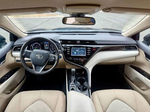 Used 2019 Toyota Camry LE image 12