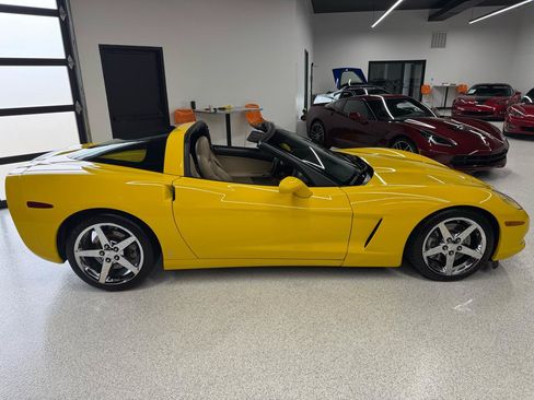Used 2007 Chevrolet Corvette Coupe w/ Preferred Equipment Group RWD image 17