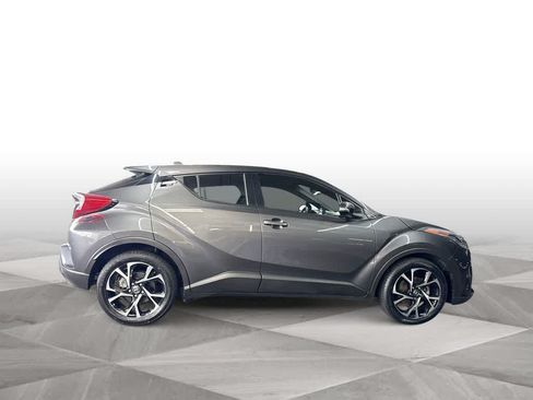 Used 2022 Toyota C-HR XLE FWD image 9