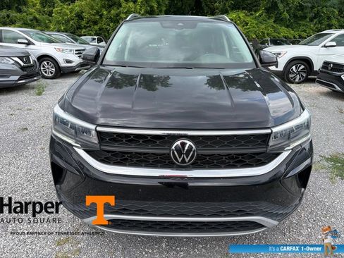 Used 2023 Volkswagen Taos SE w/ Panoramic Sunroof Package FWD image 8