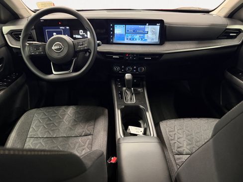 Used 2025 Nissan Kicks SV w/ Charging Package FWD image 3