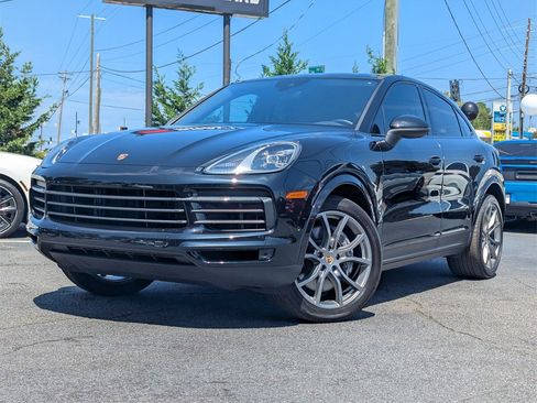 Used 2023 Porsche Cayenne Platinum Edition image 2
