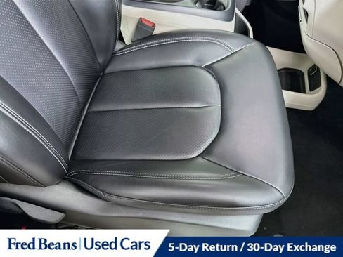 Used 2023 Chrysler Pacifica Touring-L FWD image 38