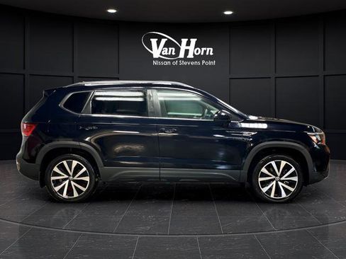 Used 2023 Volkswagen Taos SE image 2