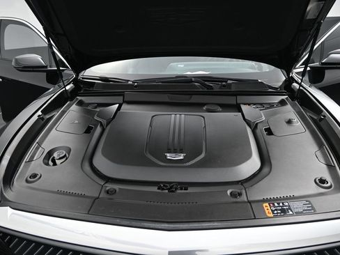 Certified 2024 Cadillac Lyriq Luxury AWD/4WD image 17