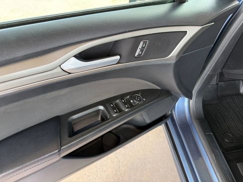 Used 2019 Ford Fusion SE FWD image 10