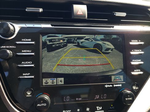Used 2020 Toyota Camry XLE FWD image 21
