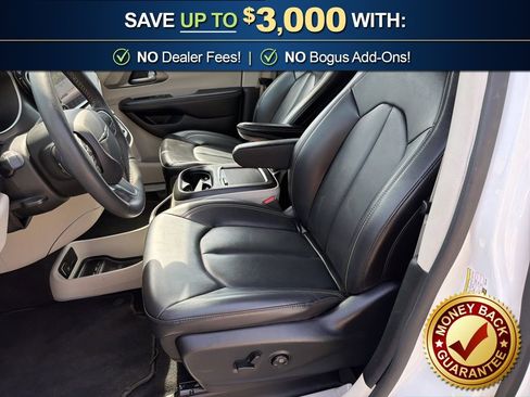 Used 2023 Chrysler Pacifica Touring-L image 16