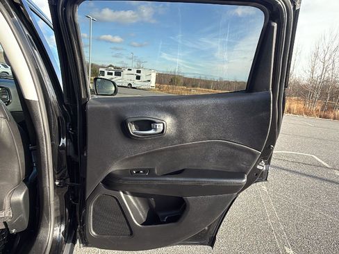 Used 2020 Jeep Compass Latitude image 18