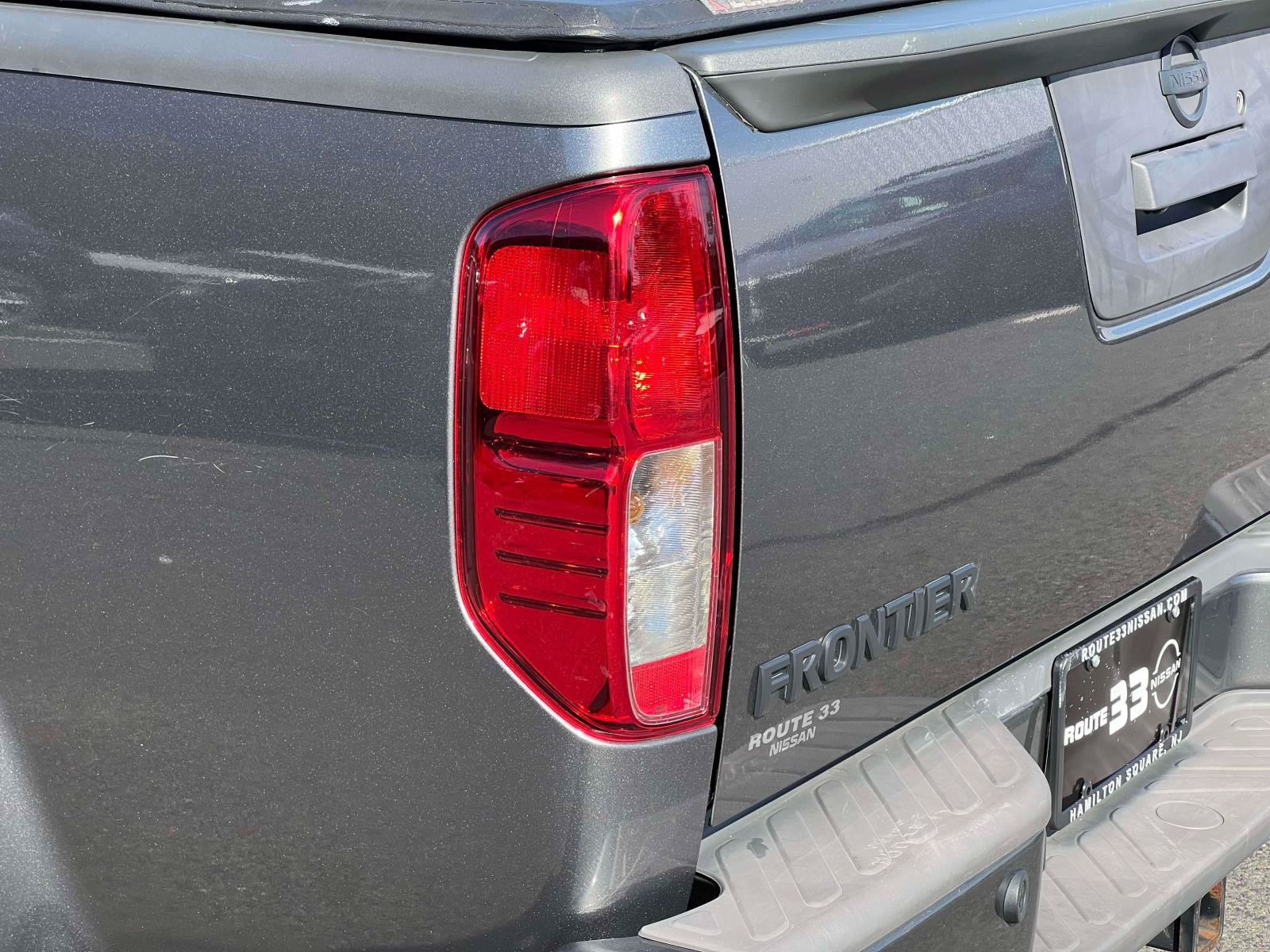 Used 2021 Nissan Frontier SV w/ Midnight Edition Floor Mats AWD/4WD image 8