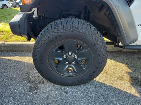 Used 2020 Jeep Gladiator Sport w/ Quick Order Package 24S image 30