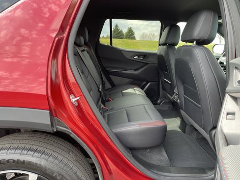 Used 2025 Chevrolet Equinox RS w/ Safety and Technology Package AWD/4WD image 24