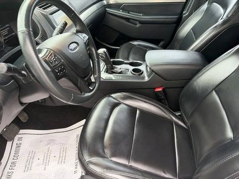 Used 2019 Ford Explorer XLT w/ Equipment Group 202A FWD image 11