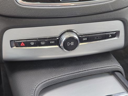 Used 2018 Volvo XC90 T6 Momentum w/ Convenience Package image 28