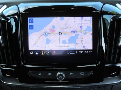 Used 2023 Chevrolet Traverse Premier FWD image 16