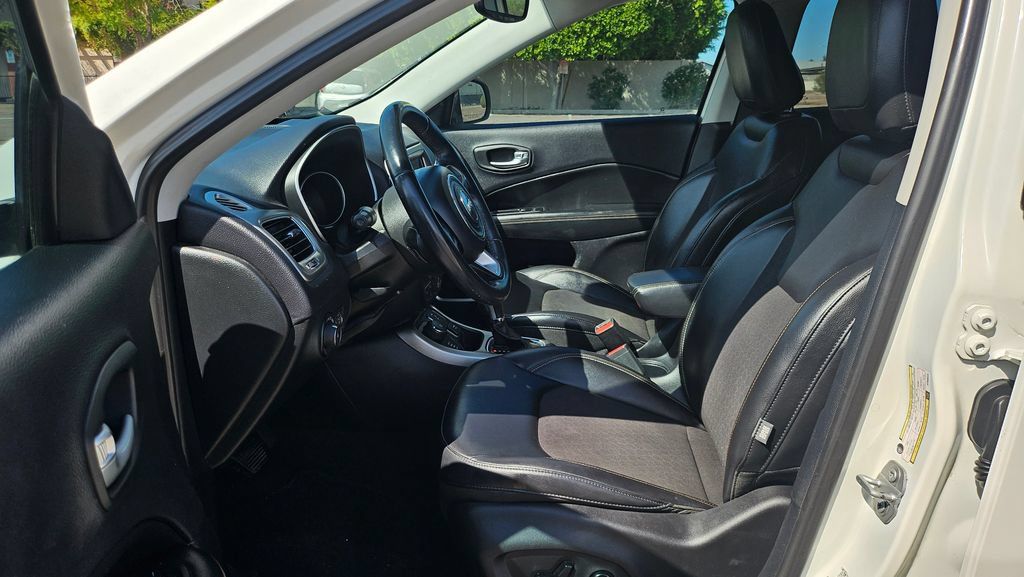 Used 2017 Jeep Compass Latitude w/ Popular Equipment Group AWD/4WD image 29