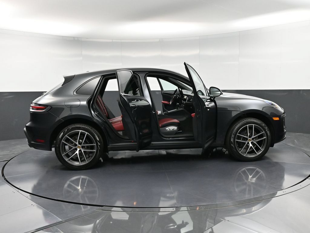 Certified 2026 Porsche Macan AWD/4WD image 36