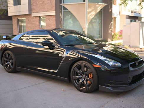 Used 2010 Nissan GT-R Premium image 7
