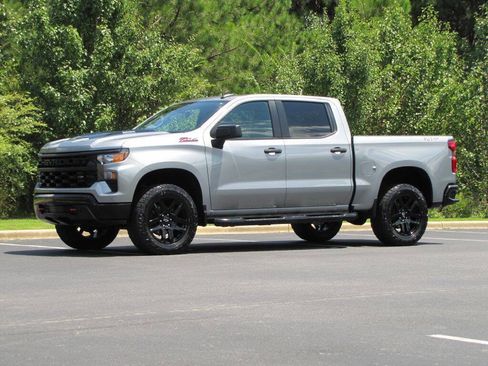 Used 2024 Chevrolet Silverado 1500 Custom Trail Boss AWD/4WD image 3