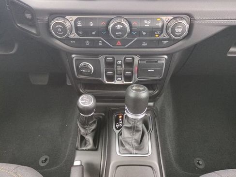 New 2026 Jeep Wrangler Unlimited Sahara w/ Technology Group AWD/4WD image 19