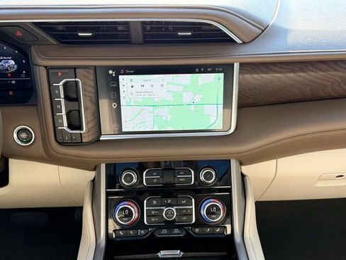 Used 2024 GMC Yukon XL Denali RWD image 23