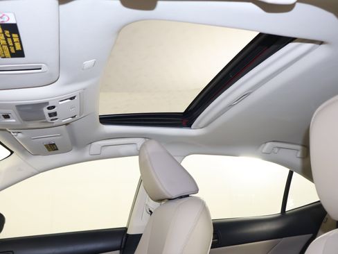 Used 2019 Lexus IS 300 w/ Premium Package image 43