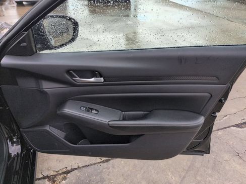 Used 2025 Nissan Altima 2.5 SV FWD image 32
