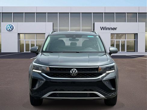 Certified 2024 Volkswagen Taos SE w/ Panoramic Sunroof Package AWD/4WD image 9